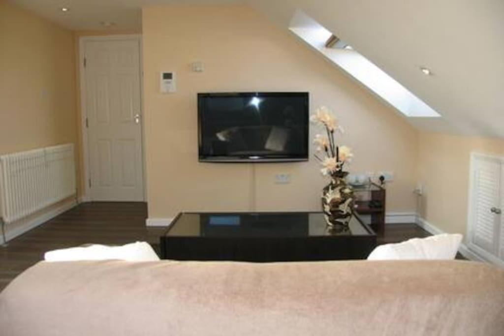 Modern Cosy Private Studio, Wifi, Ip-Tv, Must See Romford Exterior photo