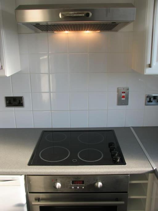 Modern Cosy Private Studio, Wifi, Ip-Tv, Must See Romford Exterior photo